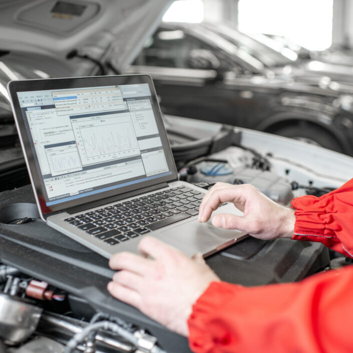 Diagnosing car engine with a laptop